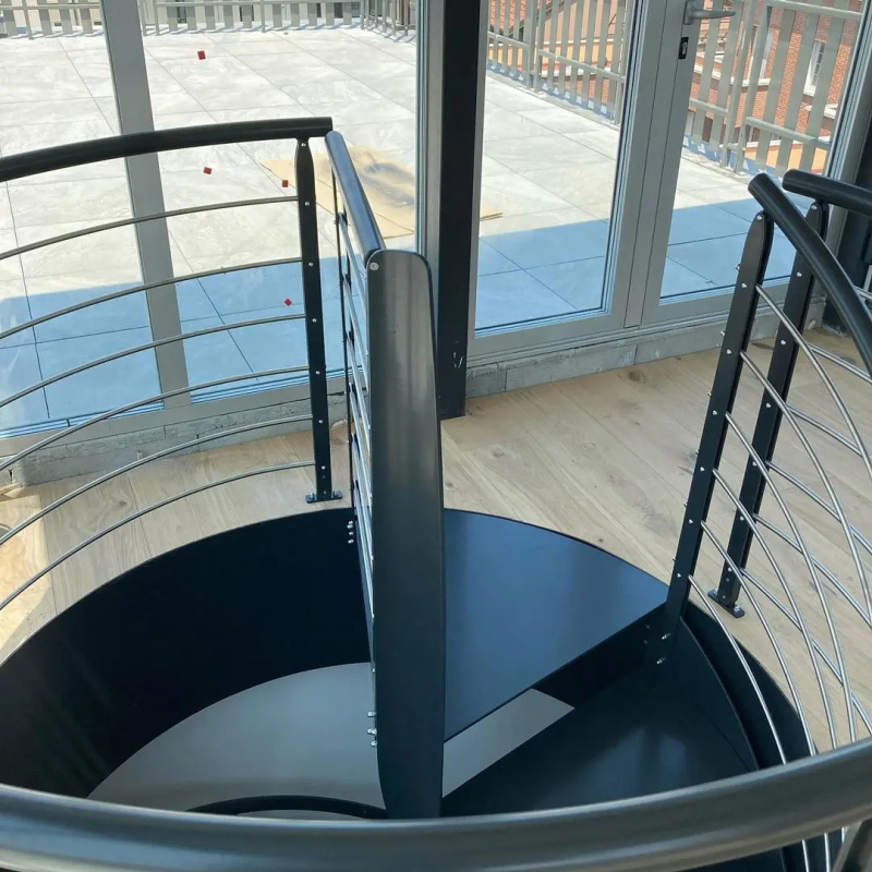 Scala in Metallo con Ringhiere - Interior Design Open Space recensione e prezzo
