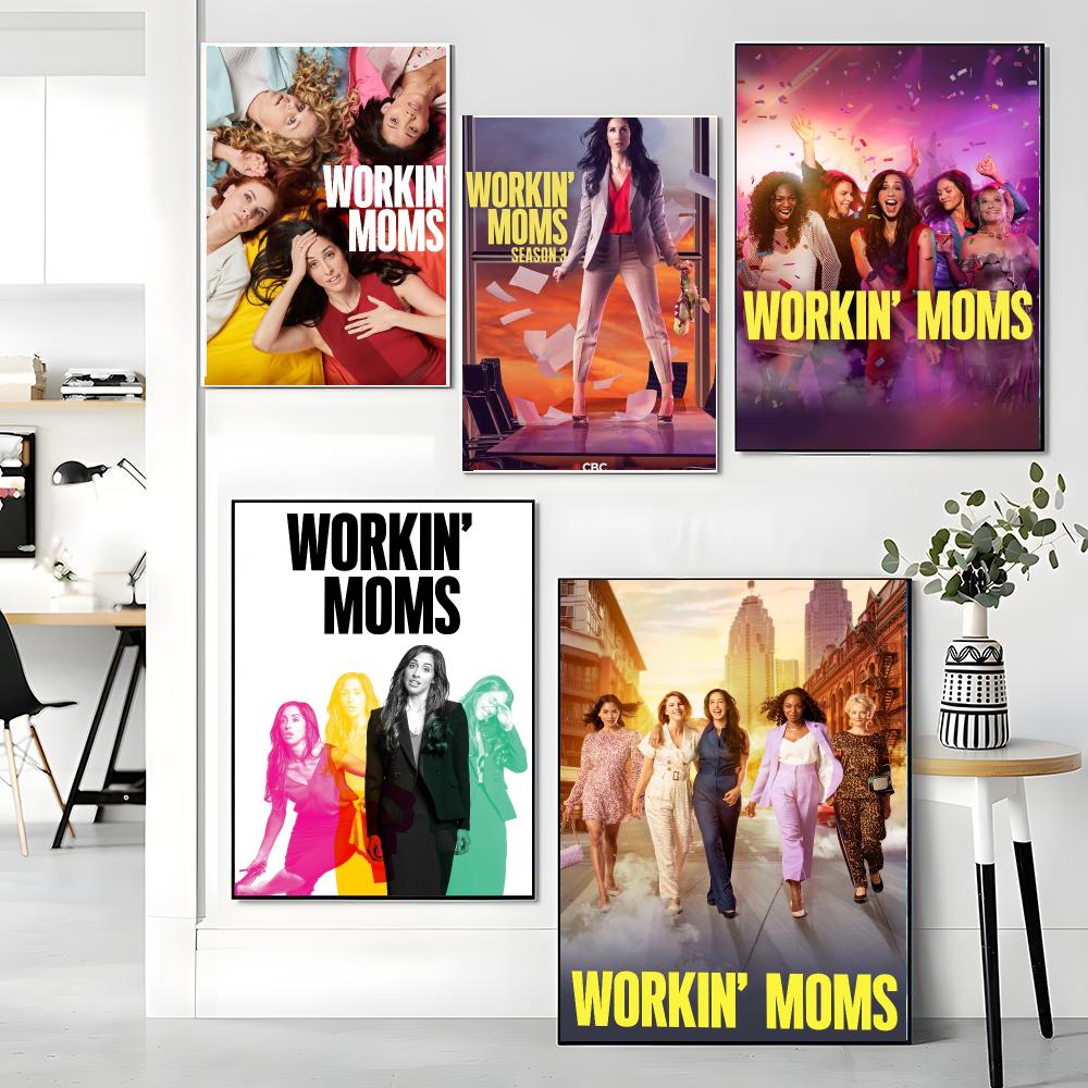 Serie TV W-Workin' Moms-S Dipi - Interior Design Tv Room recensione e prezzo